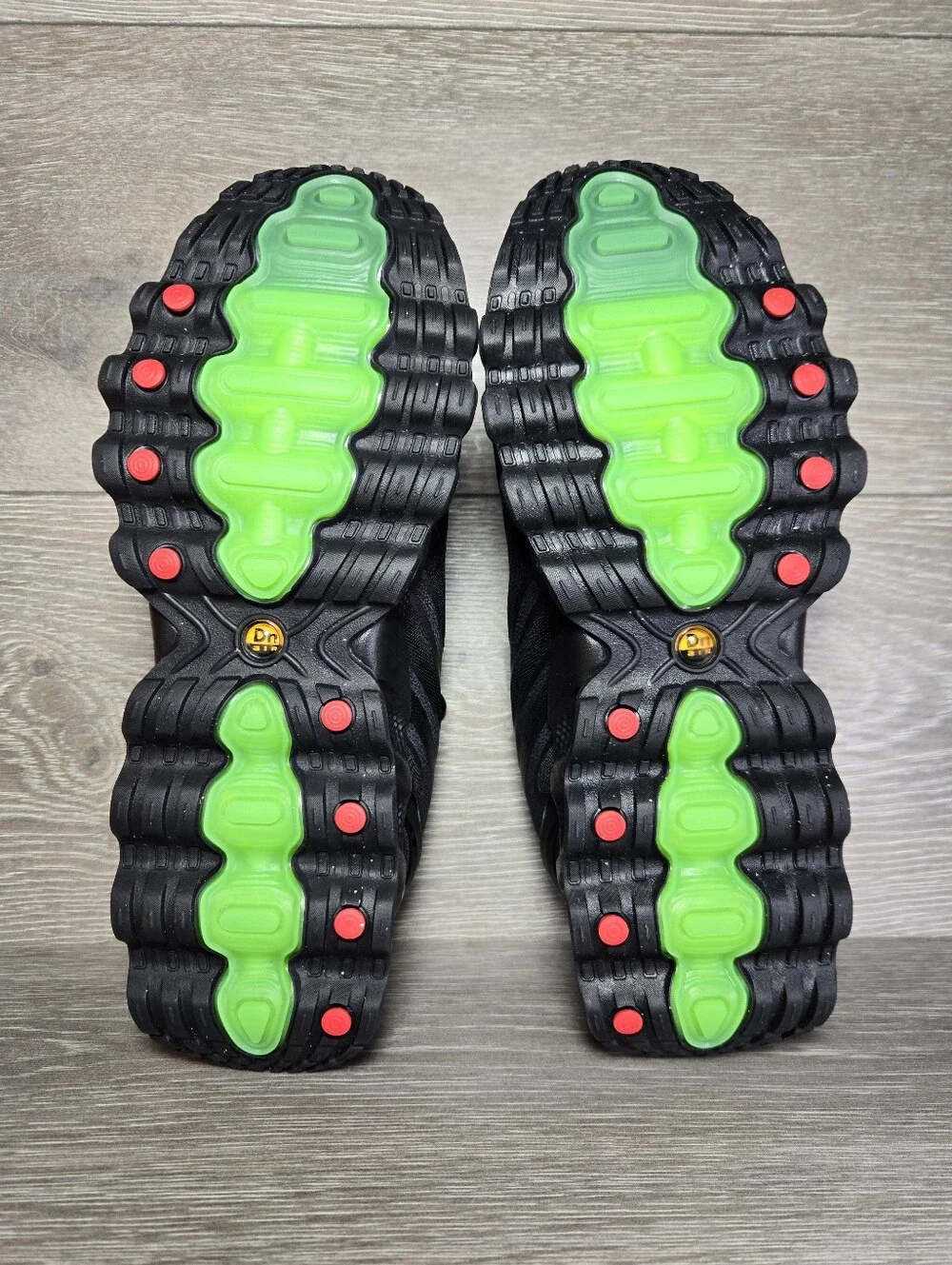 Nike Air Max DN8 Black / Green Strike Size 7 Youth / 8.5 Women HF7310-006 New